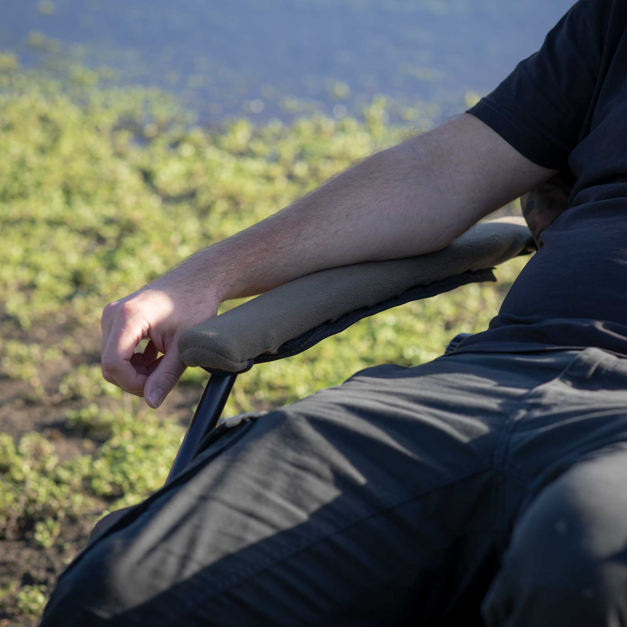 Dellonda DL73 Fishing Chair Action shot - armrest