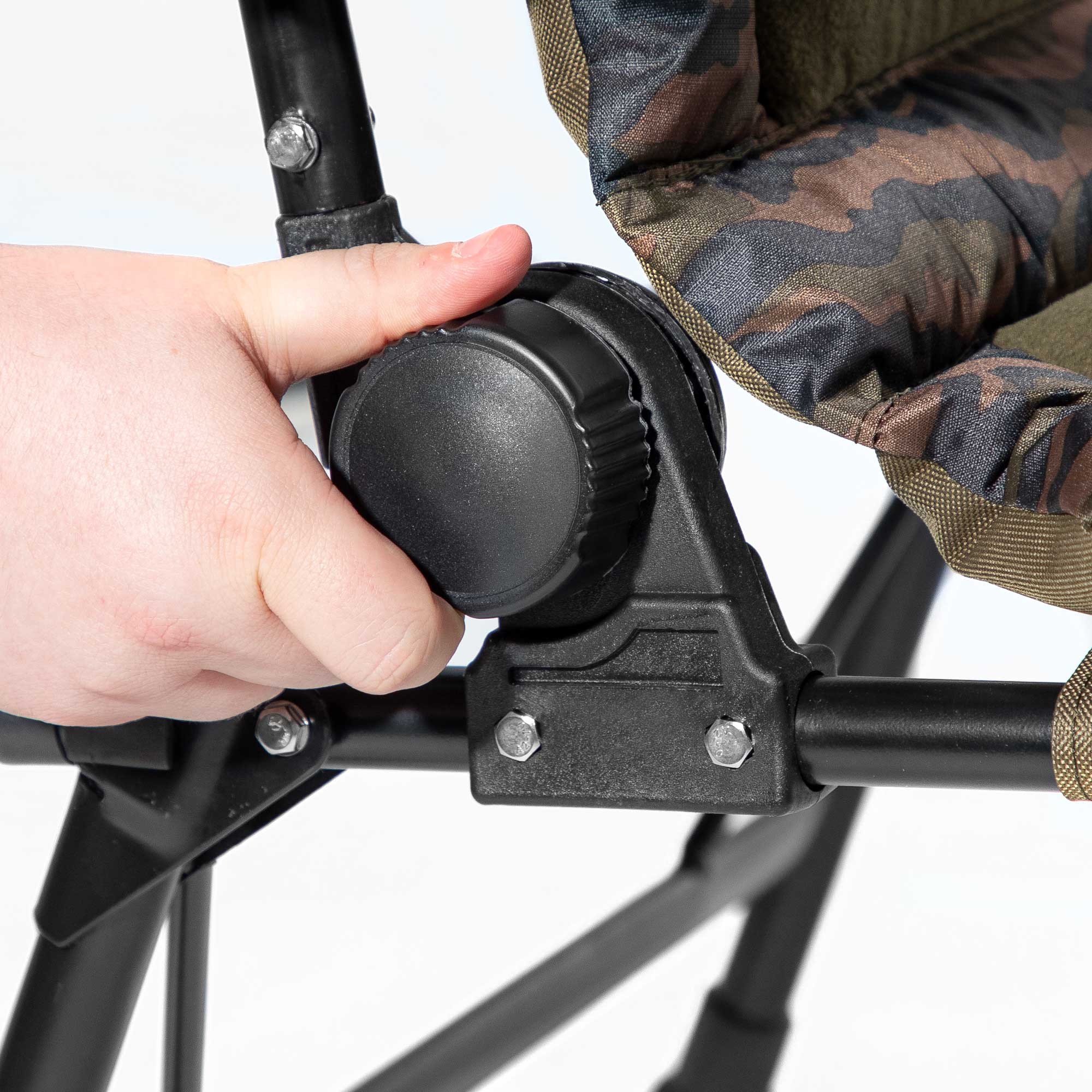 Dellonda DL73 Fishing Chair Action shot - recliner - knob