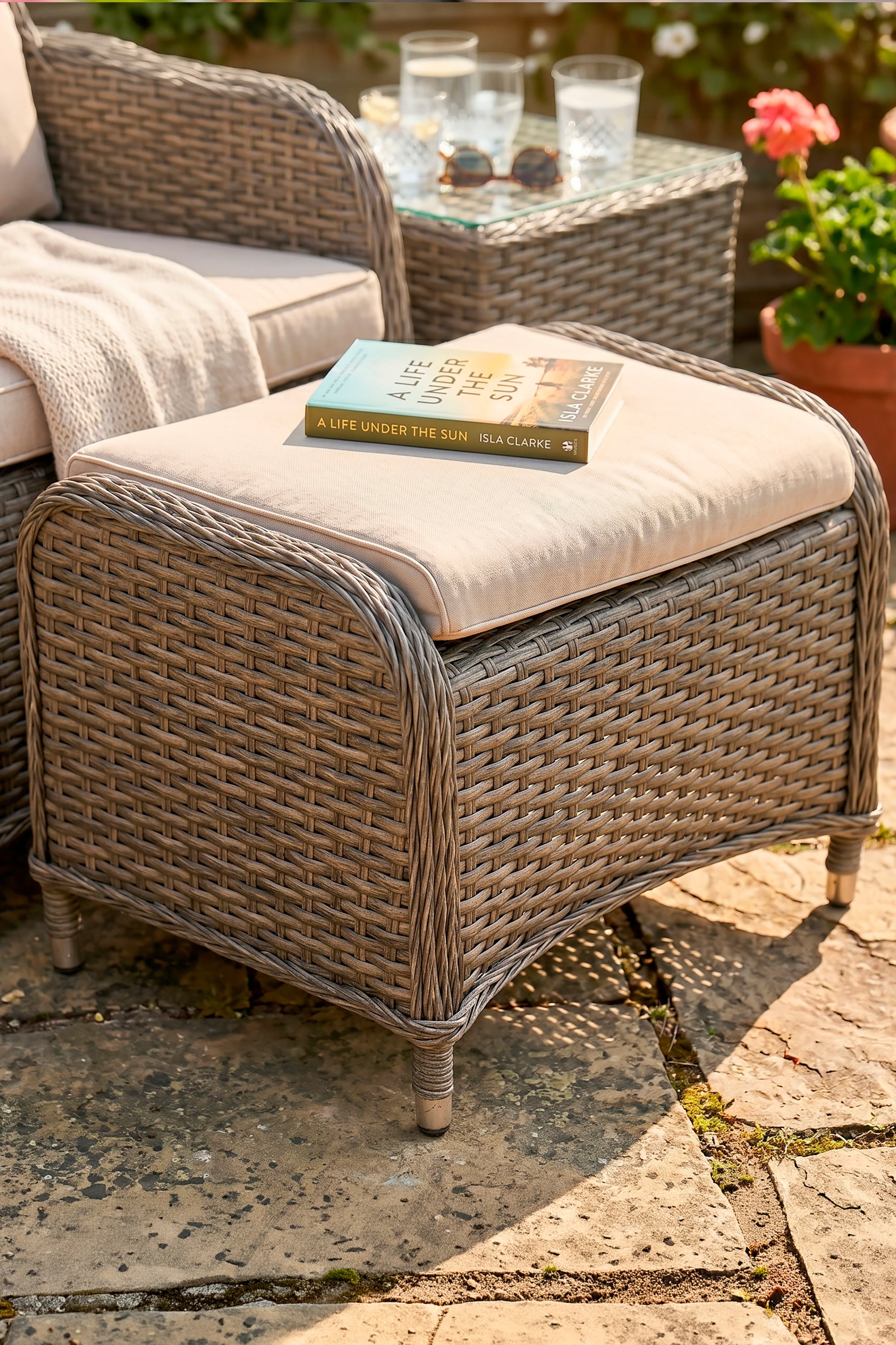 Chester Rattan Wicker Outdoor Recliner Seat & Coffee Table Set, Brown - DG68