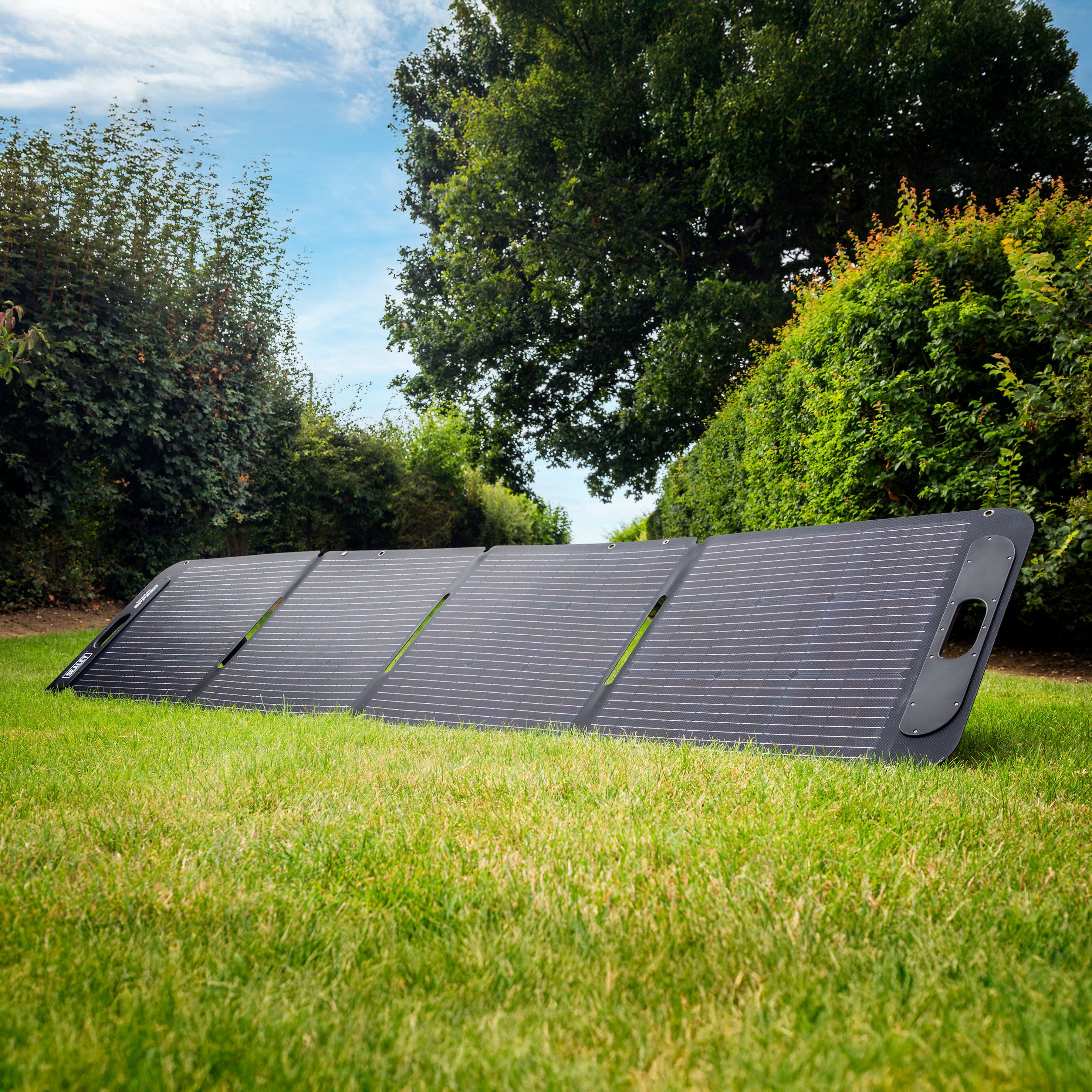 Portable Fridge Freezer/Cool Box 75L with 11.1V Battery, 230V Adaptor & 220W Solar Panel - DL176