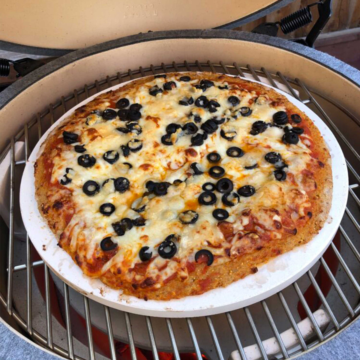 Pizza store stone kamado