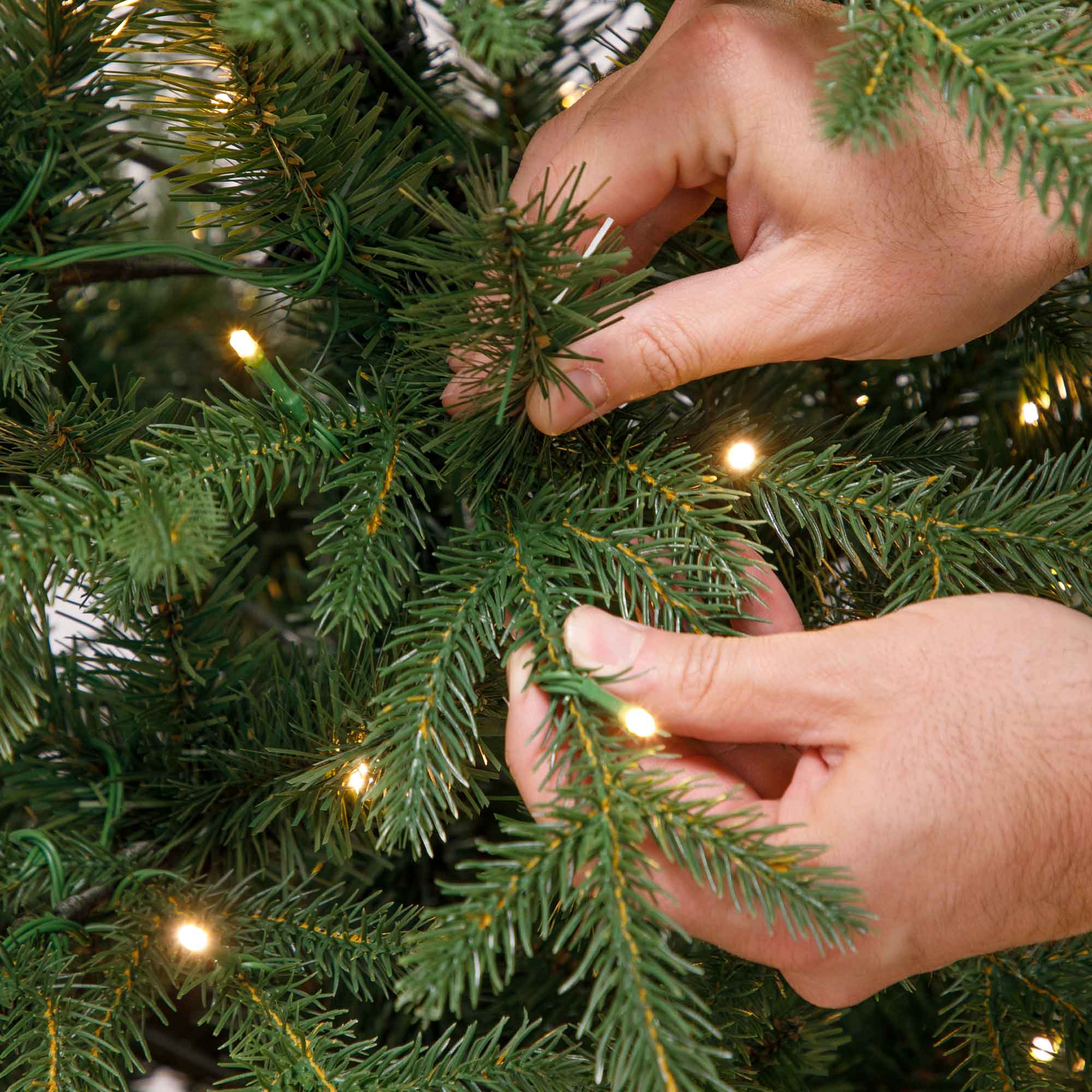 Pre-Lit 5ft Hinged Christmas Tree with Warm White LED Lights & PE/PVC Tips - DH80 - Dellonda