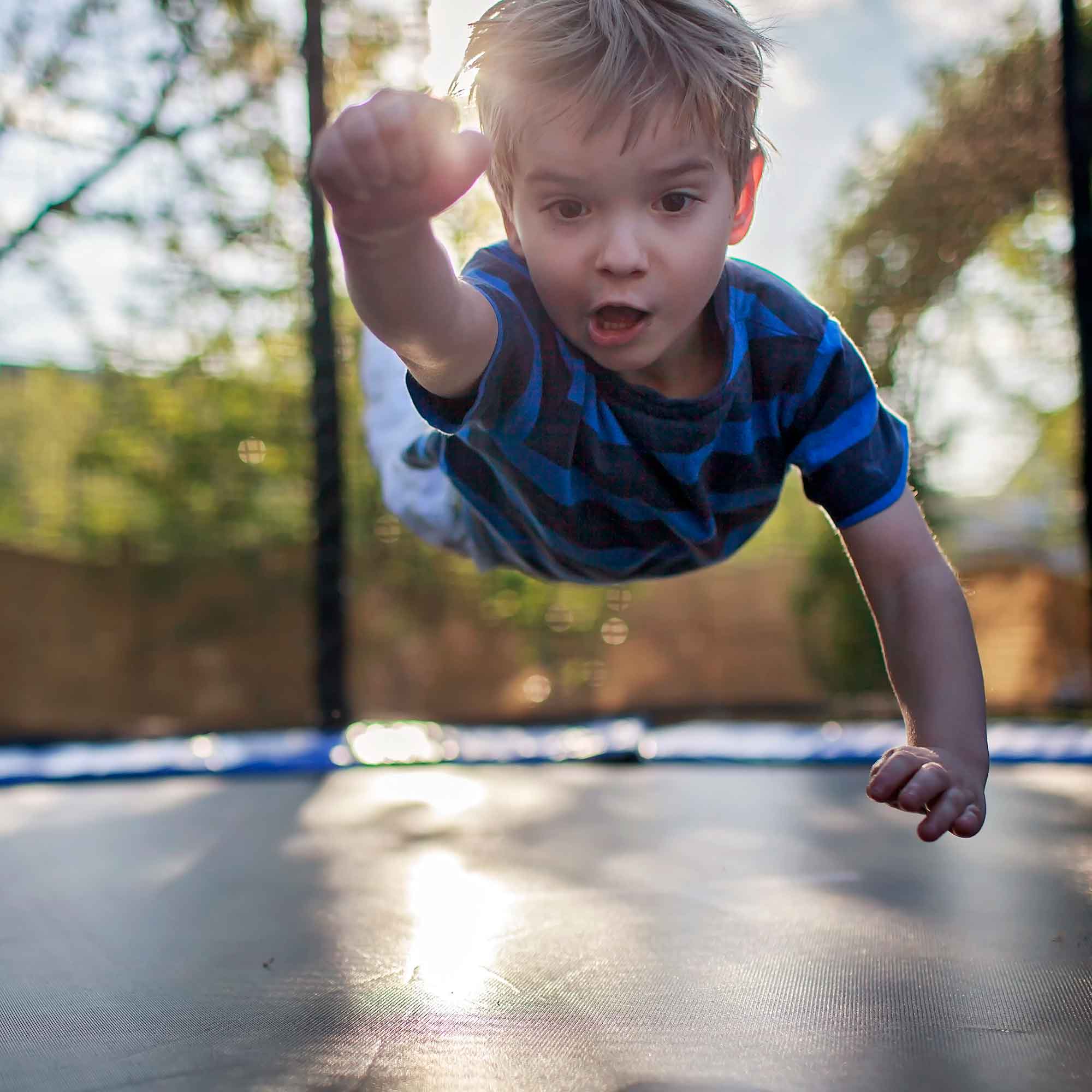 8ft Heavy-Duty Outdoor Trampoline for Kids with Safety Enclosure Net, Includes Anchor Kit & Ladder - DL93 - Dellonda